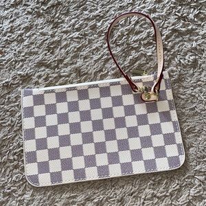 White and Gray Checkered Pouch Wristlet